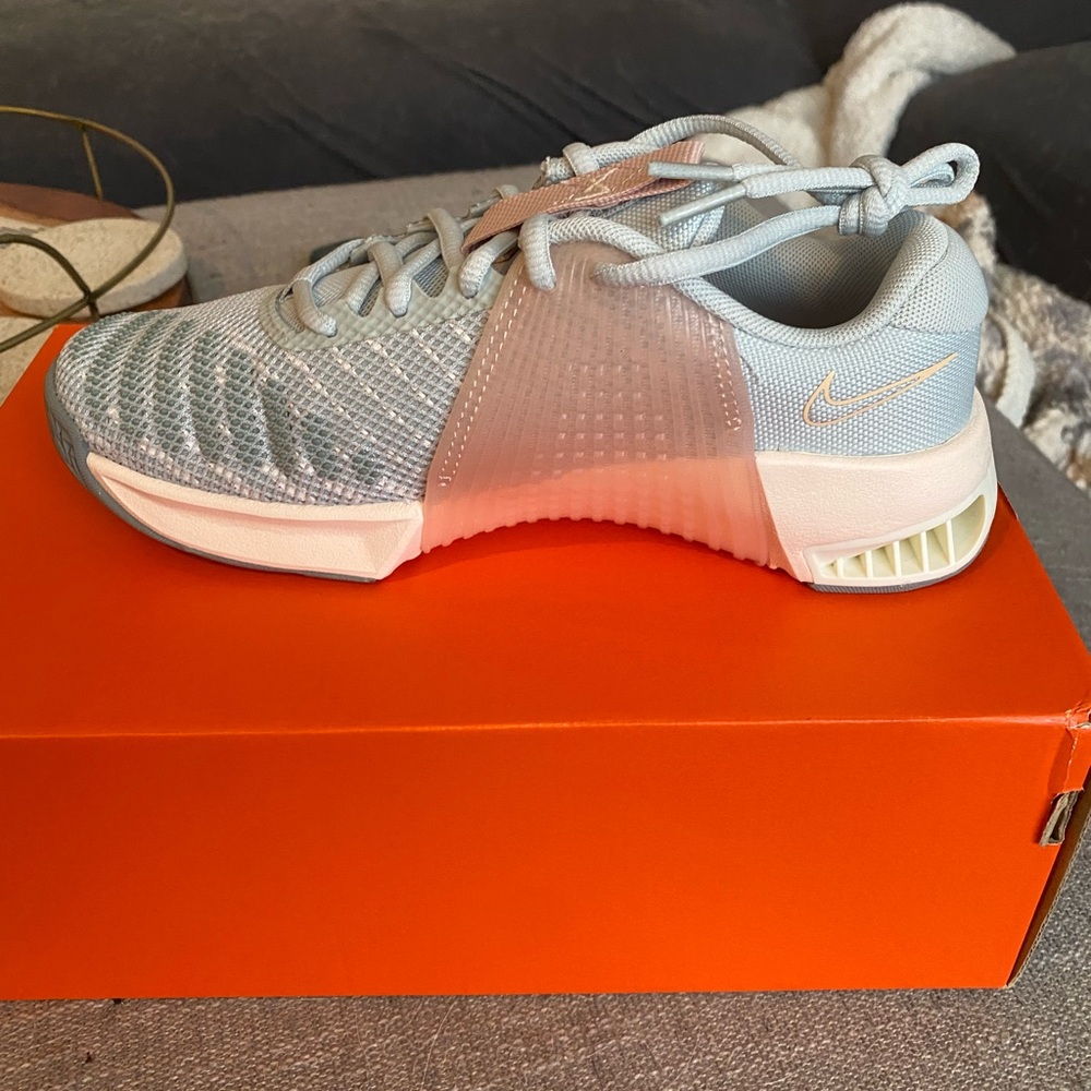 Women’s Nike METCON 9, size 5